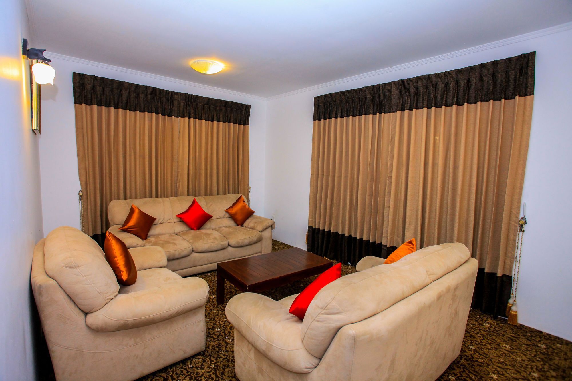 La Cottage Boutique Hotel & Restaurant Nuwara Eliya Buitenkant foto